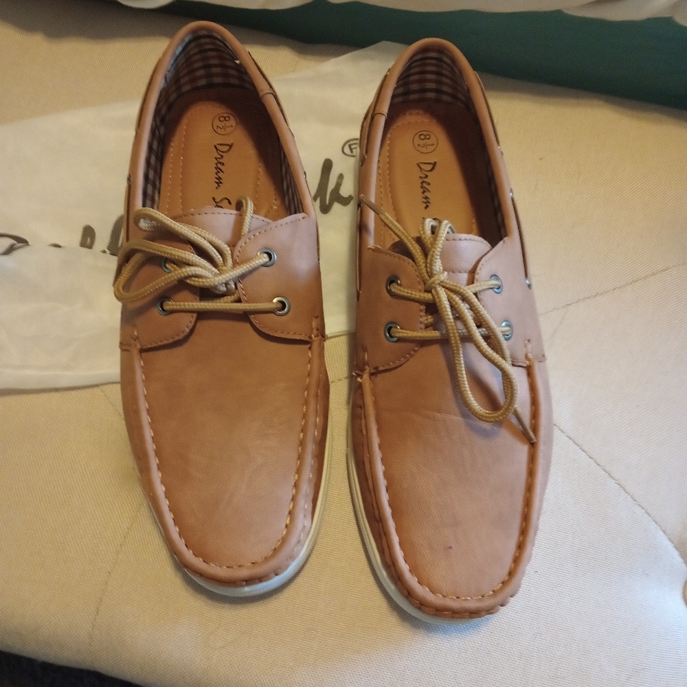 Men's size 8.5 tan boat shoes